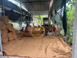 Le vele dell'ombra della fibra di cocco di progettazione semplice di tessitura sono perfette per l'aggiunta dell'ombra e dello stile alle recinzioni dei balconi ed altre strutture all'aperto. - Product Image 4