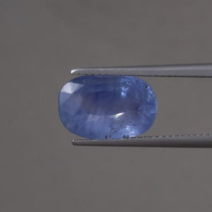 Zafiro Azul Natural Suelto |   Corte Cojín de 12x8 mm, 5.55 Quilates, Tratado con Aceite, Certificado por IGI, Grado AAA, para la Elaboración de Joyería Fina - Product Image 1