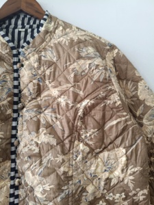 Veste en coton matelassée faite à la main : Manteau réversible bohème à motifs floraux - Product Image 4