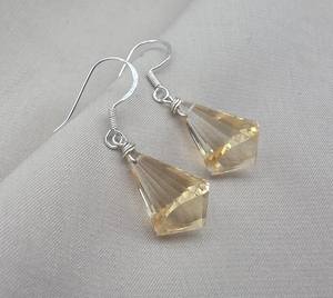 ต่างหูทรงหยดน้ำประดับพลอยสีเหลืองชุบทองบนเงินสเตอร์ลิง เหมาะเป็นของขวัญสำหรับเธอในงานฉลองครบรอบ - Product Image 5