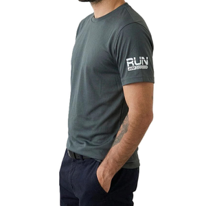 เสื้อยืดแขนสั้นสีดำสำหรับผู้ชาย รุ่น Run Just Logo คอกลม ทรงสปอร์ต กระชับพอดีตัว ผ้าคอตตอนเจอร์ซีย์ 100% แห้งเร็ว พิมพ์ลายคุณภาพสูง - Product Image 5