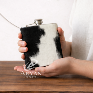 Petaca Portátil de Acero Inoxidable de 7oz con Funda de Cuero Genuino, Estilo Rústico Occidental, Personalizable para Whisky y Licores - Product Image 1