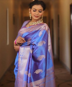 Sari de Seda de Alta Calidad Listo para Enviar, Estilo Tradicional Indio Banarasi, Sari Drapeado con Patrón en el Borde para Ceremonias y Fiestas - Product Image 2