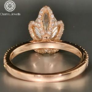 Bague de fiançailles Charm_Jewells en moissanite taille coussin, certifiée IGI, plaqué or rose 3g, sertie à griffes, style romantique pour femme - Product Image 6