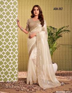 Sari en organza de qualité supérieure avec sequins épars, motifs Butti et bordure, et ensemble de blouse assortie prête-à-porter – Achat en ligne Inde - Product Image 3