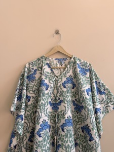 Robe kaftan en coton fleuri, imprimée à la main, style bohème, col en V, maxi robe pour femmes - Product Image 4