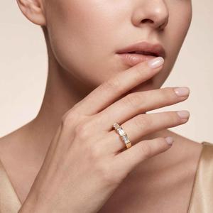 Bague en or rose 9 carats avec diamant de laboratoire, serti clos, forme fantaisie, taille baguette, or blanc, or jaune, intemporelle, fine. - Product Image 5