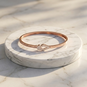 Crest Oval Diamond Bracelet Joyería elegante y lujosa para mujer - Product Image 1
