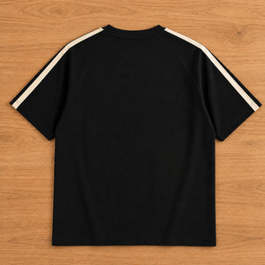 เสื้อยืดคอกลมแขนสั้นผู้ชายคุณภาพสูงแบบกำหนดเอง แถบข้างแขนเสื้อแบบแร็กแลน แถบตัดสี แขนสั้น สตรีทแวร์ ผ้าฝ้าย โลโก้แบบกำหนดเอง - Product Image 5