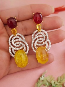Boucles d'oreilles pendantes élégantes en moissanite plaquée or de qualité supérieure pour femme, idéales pour les soirées et les fêtes, collection mode. - Product Image 4