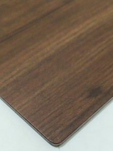 Panel compuesto de aluminio (ACP) con diseño metálico y textura de madera para revestimiento exterior en construcciones - Product Image 3