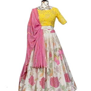 ชุดเลเฮนกาโชลีแบบเย็บเต็มตัว ทำจากผ้าจอร์เจตต์ ประดับพู่ห้อยหนักแบบทำมือและเข็มขัด - Product Image 1