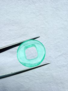 Émeraude synthétique taille émeraude, pierre précieuse verte en vrac, émeraude couronne de qualité supérieure avec effet lumineux, provenant d'un exportateur au meilleur prix - Product Image 1
