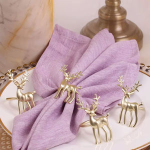 Anneau de serviette décoratif en aluminium métallique en forme de renne pour la décoration de table et de salle à manger sur le thème de Noël - Product Image 1