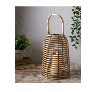 Porte-bougie en rotin artisanal, mettant en valeur un design artistique tressé pour des accents intérieurs uniques - Product Image 1