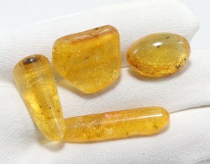 Lot de 4 cabochons en ambre baltique naturel de 38 carats, pierres fantaisie pour la fabrication de bijoux - Product Image 1