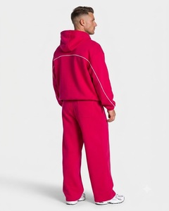 Ensemble de survêtement personnalisé pour homme, couleur framboise, coupe oversize avec détails contrastants, en molleton de coton de qualité supérieure, comprenant un sweat à capuche et un pantalon de survêtement à jambes larges, OEM & ODM - Product Image 2