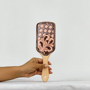 Cepillo para el Cabello de Madera con Incrustaciones de Cuero, Diseño Geométrico y Floral, Accesorio de Estilo Clásico - Product Image 2