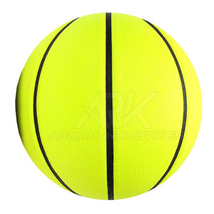 Ballon de basketball de style professionnel avec une prise confortable et un poids équilibré pour l'entraînement et les matchs - Product Image 2