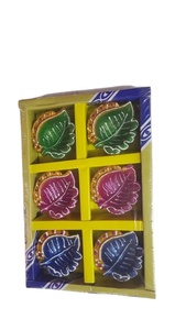 La arcilla colorida Diya es un elemento tradicional de muchas celebraciones culturales, especialmente en la India durante festivales como Diwali. - Product Image 5