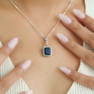 Nouveautés : Pendentif statement ouvrable en or blanc 14 carats pour femme, saphir bleu et diamants taille octogonale, design unique - Product Image 4