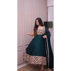 Belle robe Anarkali et Dupatta pour les soirées améliorer votre look élégant - Product Image 4
