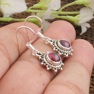 Boucles d'oreilles en grenat rouge naturel, clous en argent sterling 925, bijoux pierre de naissance de janvier, véritables boucles d'oreilles en grenat du Mozambique, cadeau pour femme - Product Image 1