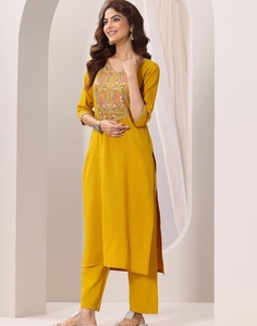 Salwar Kameez de Seda Bordado con Lentejuelas KV Mustard, Traje Tradicional para Fiesta con Pantalón y Dupatta, Sin Arrugas y Reversible - Product Image 6