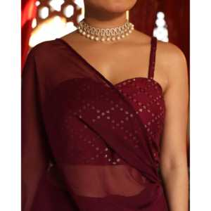 Sari indien de créateur pour femmes, couleur bordeaux, avec blouse à sequins, pour occasions de mariage, taille XS, en viscose. - Product Image 4