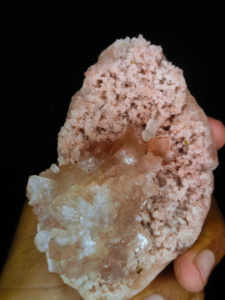Vente en gros de Heulandite rouge naturelle sur grappe de Prehnite, spécimen minéral brut, cristal, pierre de guérison, décoration, Chine, Himachal - Product Image 1