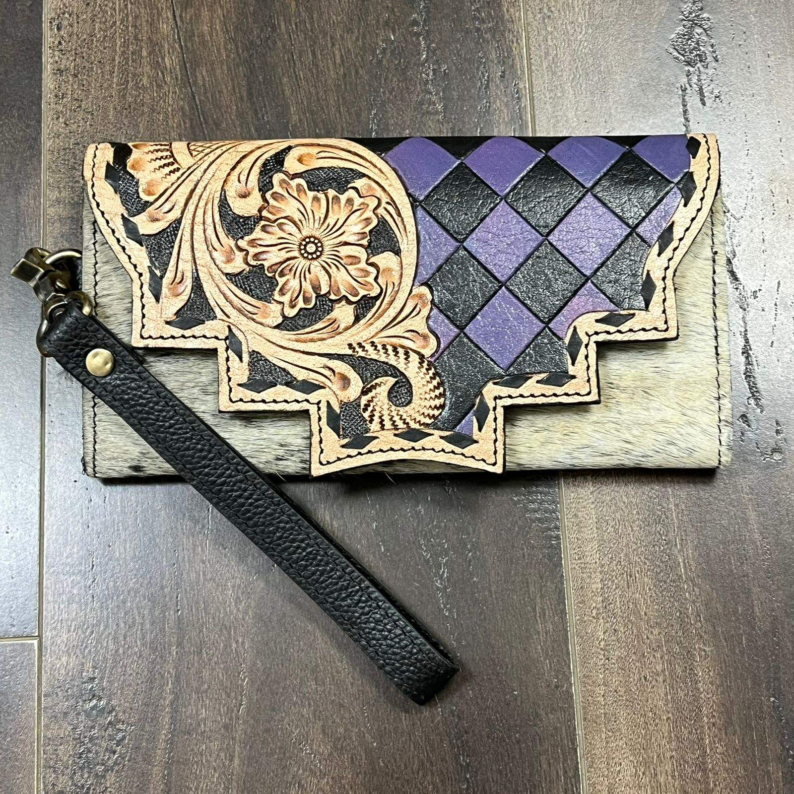 À carreaux violets et noirs