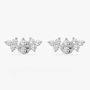 Pendientes de tuerca tipo ear climber de oro de 18K con diseño de racimo curvo y diamantes delicados cultivados en laboratorio - Product Image 1