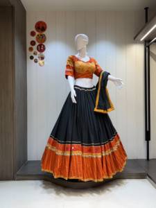 Lehenga Choli en soie rouge avec dupatta noir, tenue de mariage indienne traditionnelle, robe ethnique pour femmes, longueur au sol - Product Image 2