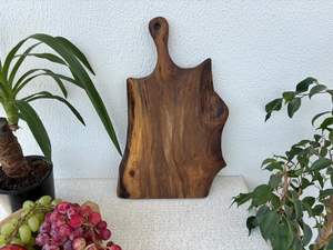 Tabla de cortar de madera artesanal de 1.3 cm de grosor, forma rectangular, apta para lavavajillas, no tóxica y fácil de limpiar, con soporte para cuchillos. - Product Image 5