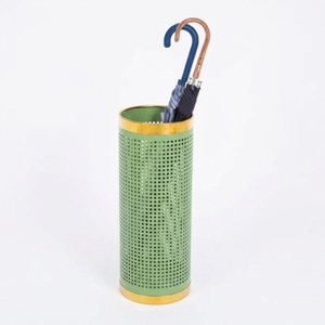 Porte-parapluie décoratif en métal résistant à la rouille, organisateur cylindrique peu encombrant pour parapluies longs et pliables, cannes et bâtons - Product Image 6