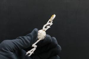 Pendentif personnalisé de luxe en alliage plaqué or avec diamants, style street grandeur nature - Product Image 4