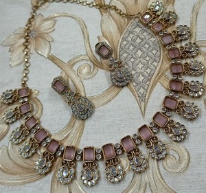 Conjunto de Joyería Tradicional India para Novia, Chapado en Oro, Aleación de Zinc con Circones, para Boda o Aniversario, Incluye Aretes y Collar para Mujer - Product Image 5