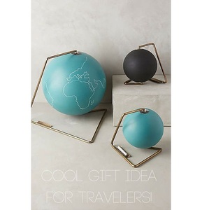 Globe terrestre créatif en laiton nordique, finition turquoise mate, pour bureau, centre de table de luxe pour salon - Product Image 1