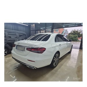 Mercedes-Benz Classe E E350 4MATIC Avantgarde Automatique Sièges en Cuir Volant à Gauche Caméra Arrière Mars 2022 38 033 km - Product Image 6