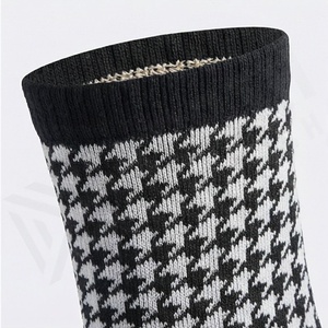 Calcetines Deportivos Transpirables con Base Acolchada de Toalla, Color Personalizado, para Gimnasio, Entrenamiento, Fitness y Running - Product Image 4