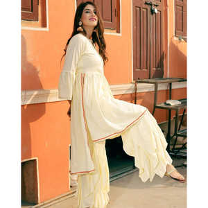 Ensemble Kurta en mousseline de soie frais et élégant à manches trois-quarts et coupe asymétrique, taille XS - Product Image 5