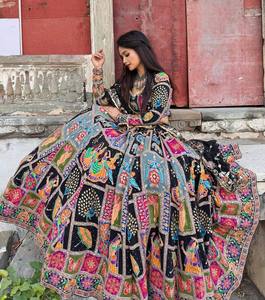 ชุดเดรสงานปักกระจกแบบ Vastra Navratri ผ้ามัสลินทรงบานหรูหรา ชุดเดรสพิมพ์ลายกระจกสุดหรู ชุดเลเฮนกาโจลีผ้ามัสลินคอตตอนพรีเมียม - Product Image 2