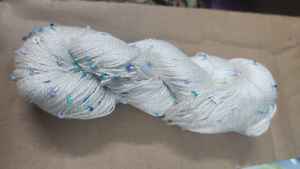 Fil de Soie de Mûrier Premium avec Paillettes Brillantes, Fil à Tricoter Doux et Scintillant, Matière de Tissage de Luxe pour Tenues de Soirée Élégantes - Product Image 4