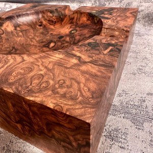 Cendrier de table en bois naturel UO pour salon, balcon et voiture, cendrier en bois au look vintage pour la maison et le bureau, rond, marron chez UO - Product Image 4