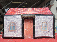Structure gonflable combinée type pub irlandais, avec aire de jeux, circuit de course, château de saut extérieur décoratif, petite machine distributrice et zone de fête foraine