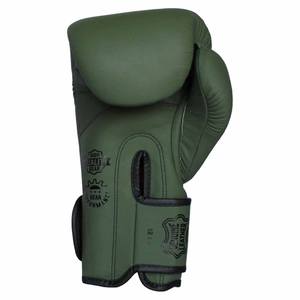Gants de boxe Blaster personnalisés de qualité supérieure en cuir de vachette métallisé, anti-humidité, durables, pour compétition adulte, avec prise en main optimale - Product Image 5