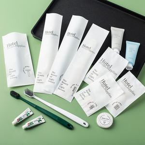 ชุดอุปกรณ์ในห้องน้ำแบบใช้แล้วทิ้ง ยี่ห้อ Hotel Supplies Deluxe Selecting Item  พร้อมถุงพลาสติกแบบรักษ์โลก ชุดของใช้ในโรงแรมพร้อมยาสีฟัน - Product Image 2