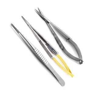 Ensemble professionnel de micro-agrappeurs, ciseaux et pinces Castroviejo pour chirurgie, 3 pièces, conception durable, en vente en ligne - Product Image 1