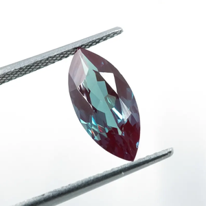 Pierre précieuse Alexandrite de laboratoire de 2 carats, taille marquise à changement de couleur (13x6x3.5MM) - Product Image 5