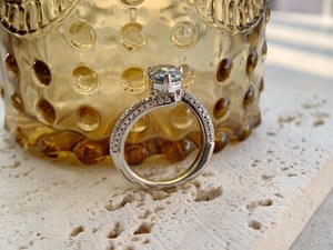 แหวนเพชรโมอิสซาไนต์สีน้ำเงินทรงลูกแพร์ ดีไซน์ไขว้สุดพิเศษ สำหรับผู้หญิง เงินแท้ 925 ของแท้ เหมาะเป็นของขวัญแทนใจสำหรับคนรัก - Product Image 6